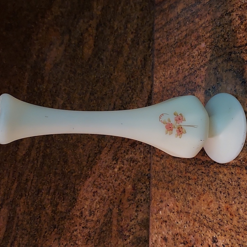 Fenton Bud Vase handpainted and signed. - Picture 2 of 6